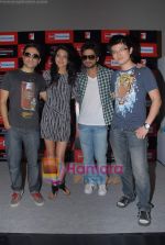 Meiyang Chang, Anushka Sharma, Shahid Kapoor, Vir Das at R City Mall in Ghatkopar on 6th May 2010 (14).JPG